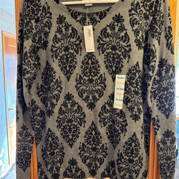 Old navy lightweight sweater - Picture 1 of 3